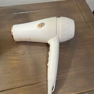 T3 blowdryer